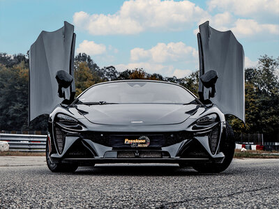 Cofanetto regalo 1 giro alla guida di una McLaren Artura Performance sul Circuito di Castelletto di Branduzzo