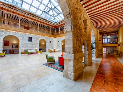 Caja AZZ Peñafiel Las Claras 4*: 1 noche y circuito termal para 2 personas