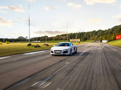 Box 2 varv på racerbana i Audi R8 för 1