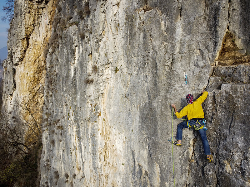 Adrenalinica avventura: arrampicata outdoor su roccia per 4 persone a Verona