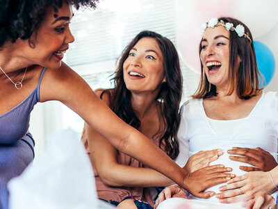 Geschenkbox Zur Baby Shower: Massage für eine werdende Mutter