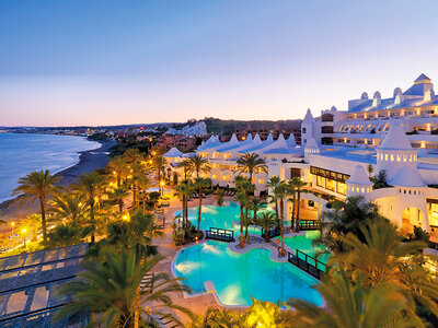 ¡Relax en la Costa del Sol!: 1 noche, cena y spa en H10 Estepona Palace 4*