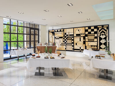 H10 Art Gallery 4*: 1 noche en habitación superior con desayuno para 2