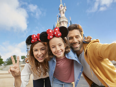 Cadeaubon Disneyland® Paris: Eco Summer-tickets voor 2 personen en 1 kind (1 park)