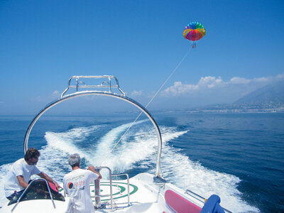 Caja regalo ¡A volar!: 1 vuelo doble en parasailing de 12 minutos para 2