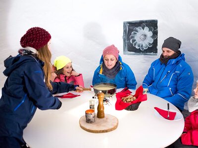 Cofanetto Soggiorno in igloo con la famiglia: 1 notte nel villaggio igloo vicino a Berna in Svizzera