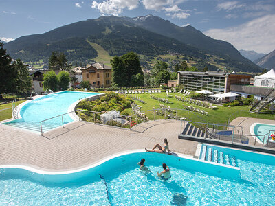 Cofanetto regalo Momenti di puro benessere con 1 accesso alle Terme di Bormio e 1 massaggio