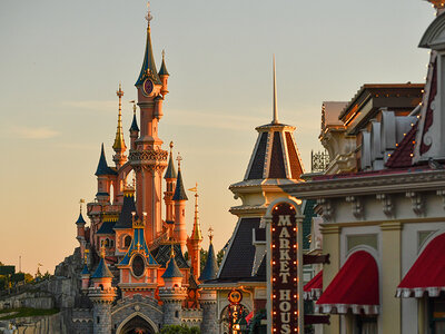 Disneyland® Paris : entrée Medium Summer pour 2 adultes et 2 enfants (2 parcs)