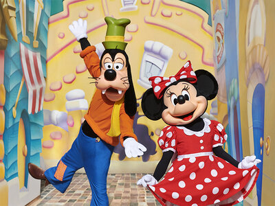Disneyland® Paris : entrée Super Peak pour 2 adultes et 1 enfant (1 parc)