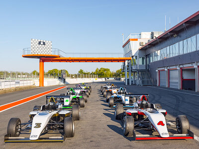 Stage de pilotage monoplace : 10 tours sur le circuit de La Ferté-Gaucher en Formule 4 Tatuus