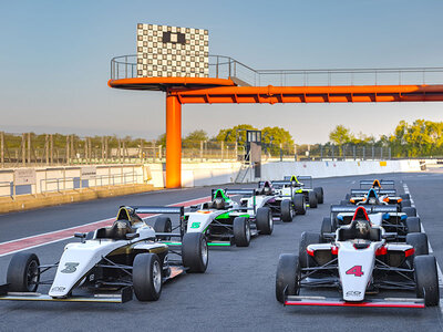 Stage de pilotage monoplace : 6 tours sur le circuit de La Ferté-Gaucher en Formule 4 Tatuus