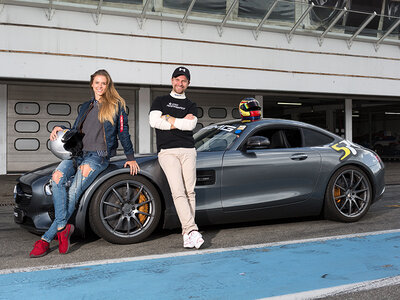 Geschenkbox 1 Runde Renntaxi im Mercedes oder Porsche auf dem Nürburgring