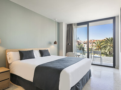 Caja AQUA Hotel Silhouette & Spa - Adults Only 4*, Costa Brava: 1 noche en habitación premium y desayuno