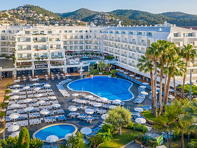 Caja AQUA Hotel Aquamarina & Spa 4*: 1 noche en habitación premium con desayuno para 2