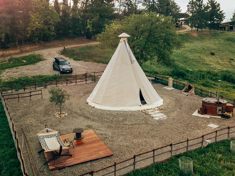 Soggiorno Glamping di 1 notte in tipico Tepee indiano con noleggio e-bike in Toscana