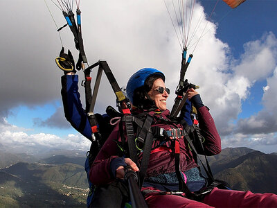 Cofanetto In volo sulla Toscana: 1 esperienza di parapendio a scelta per 1 persona