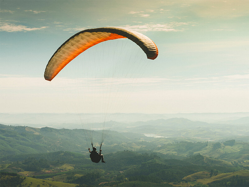 In volo sulla Toscana: 1 esperienza di parapendio a scelta per 1 persona