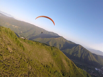 Toscana in parapendio: 1 volo a scelta con foto e video inclusi per 1 persona