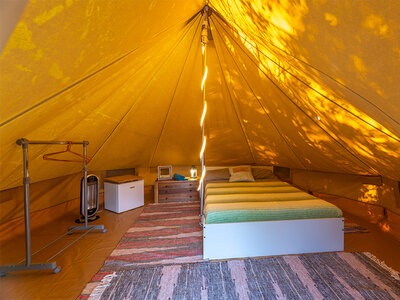 Glamping in Toscana: 2 notti in Bell Tent immersa nella natura vicino a Pisa