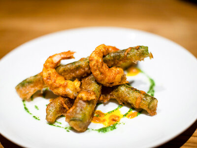 Caja Saratoga, Girona: 1 menú de entrante, principal y postre para 2 personas