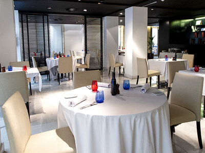 Caja regalo Hospes Amérigo, Alicante: menú degustación de 5 platos con vino para 2