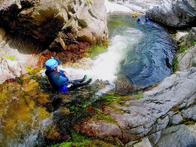 Coffret cadeau Demi-journée de canyoning dans le Parc naturel des Monts d'Ardèche pour 1 adulte et 1 enfant