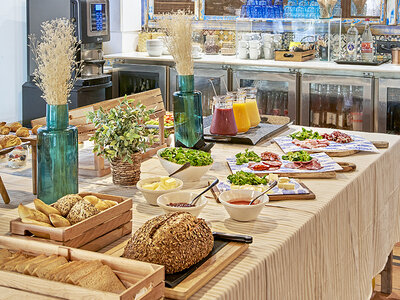 Noche con desayuno para 2 personas en hoteles URH