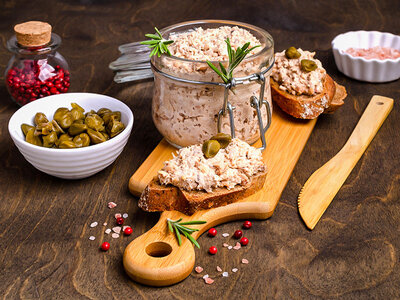 Coffret 7 services livré à domicile : produits de sélection MOF, terrines et vin