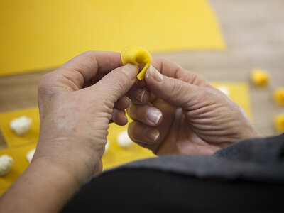 Cofanetto L’arte della pasta a Faenza: workshop sui cappelletti con degustazione e calice di vino