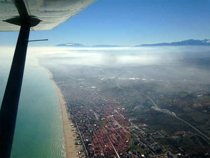 Sorvolando la costa adriatica: volo in ULM Tecnam P92 tra l’Abruzzo e le Marche per 2