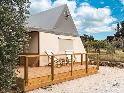 Cofanetto regalo 1 insolita notte in Tenda Eco -Suite in Toscana con massaggio al tramonto nell’uliveto e aperitivo