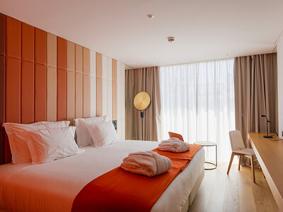 Caja 1 noche con desayuno para 2 personas en Lumen Hotel & The Lisbon Light Show 4*
