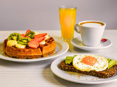 Caja Waffle Gran Vía: 1 menú de brunch para 2 personas