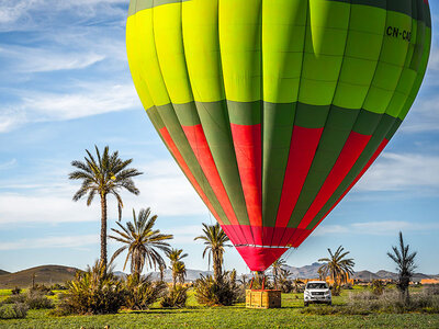 Luftballon over det marokkanske landskab i Marrakech for 2