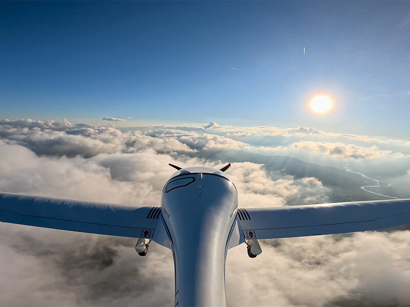 Battesimo del volo in Lombardia: prova di pilotaggio di un ultraleggero