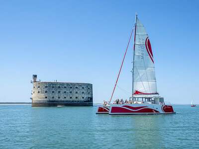 Coffret cadeau Croisière romantique en catamaran au fort Boyard avec champagne pour 2