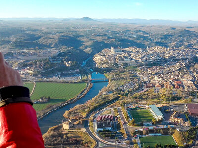 Caja regalo ¡Toledo en globo!: vuelo de 1h para 1 persona, almuerzo y reportaje de vídeo y foto