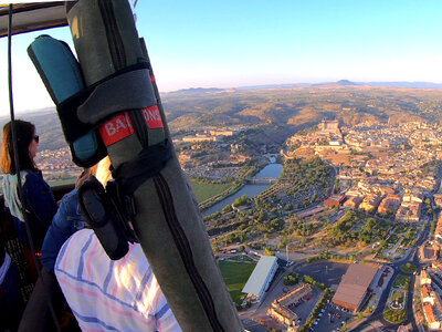 ¡Toledo en globo!: vuelo de 1h para 1 persona, almuerzo y reportaje de vídeo y foto