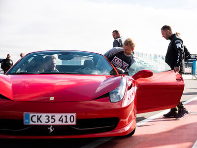 Boks 2 omgange på racerbane i Ferrari 458 Spider