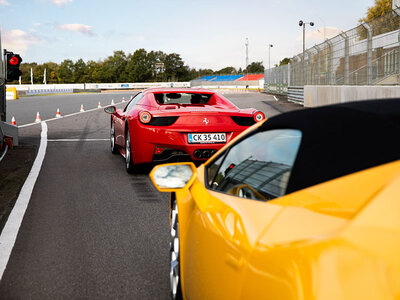 2 omgange på racerbane i Ferrari 458 Spider