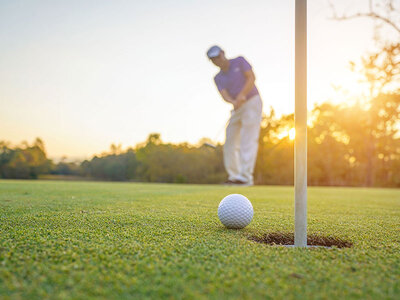 Gaveæske Golf (9 huller) hos Ishøj Golf for 2