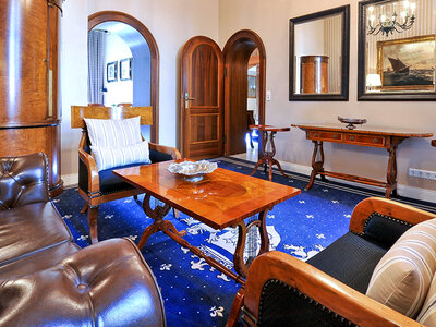 Box Mit Sekt und Schokolade: 2 royale Übernachtungen im Herzen von Düsseldorf