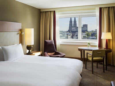 Geschenkbox Zentraler Komfort für 2 bei 1 Übernachtung im 4-Sterne-Hotel Pullman in Köln