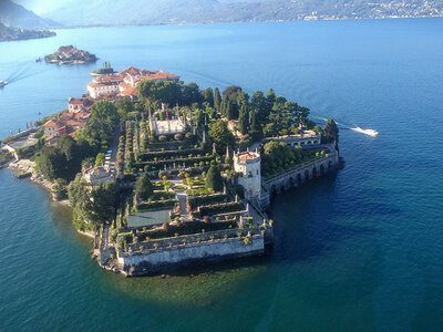 Cofanetto Volo in elicottero sul Lago Maggiore, Lago d’Orta e Lago Mergozzo (15min) per 3 persone