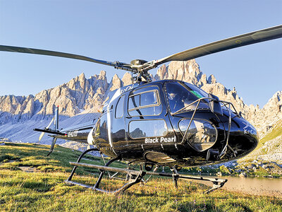 Cofanetto regalo In volo sulle Dolomiti: tour panoramico in elicottero per 3 persone