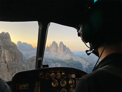 In volo sulle Dolomiti: tour panoramico in elicottero per 3 persone