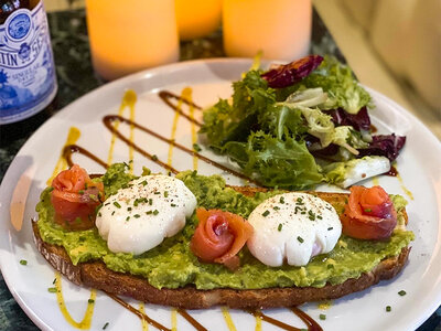 Caja regalo De brunch por La Latina: 1 menú con postre, bebida y café para 2 personas