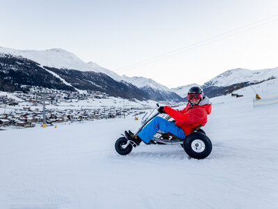 Cofanetto Adrenalina sulla neve: 5 emozionanti corse in Snowkart a Livigno per 2 persone