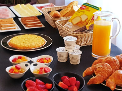 Caja 1 noche con desayuno y botella de sidra en Hotel Zarauz, Guipúzcoa