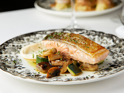 Caja Casa Carmen Restaurant, Parc Central: 1 menú especial para 2 personas